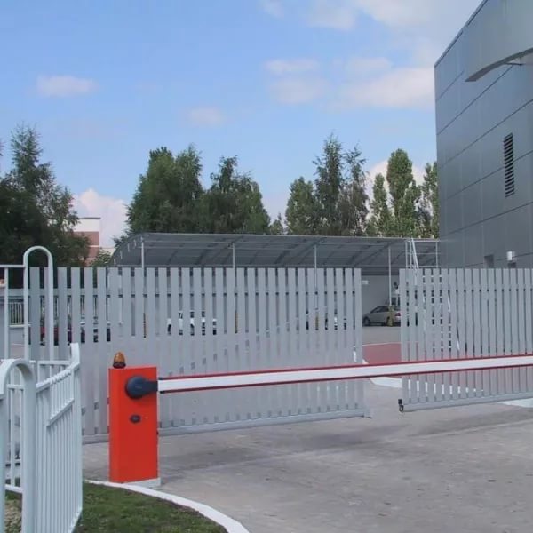 Комлексный монтаж ворот и шлагбаумов